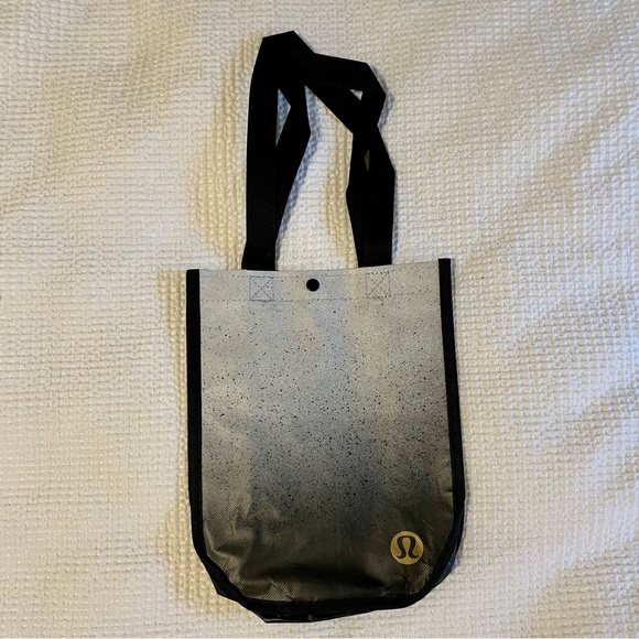 Lululemon tote bags- unique and vintage - Picture 12 of 16